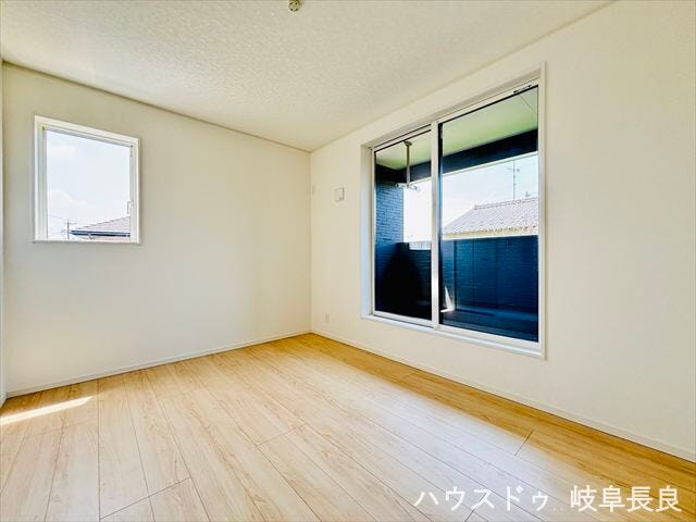 ≪6帖≫6帖の洋室は、落ち着いて過ごせるプライベート空間。寝室や趣味のお部屋としても快適にお使いいただけます。