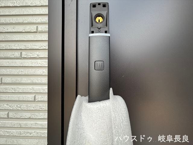 ≪スマートロック≫利便性の高いスマートキー付き玄関。スムーズな出入りを実現し、快適な暮らしを支える人気の設備です。