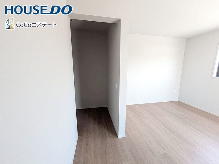 □■収納■□
ウォークインクローゼット♪
普段使いのお洋服や小物はもちろん、シーズンオフのものまでしっかり収納できる頼もしいスペースです。