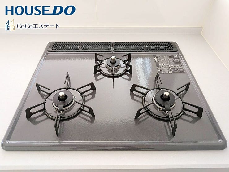 □■三口コンロ■□
同時にお料理が可能♪
煮物と炒め物と汁物と一度に作れます。
手際のよいママ確定ですね。
