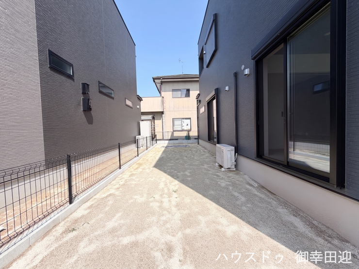 ■遊びと安らぎの多目的空間■子どもが安全に遊べ、ペットと触れ合い、大人も自然に癒やされる、暮らしを彩るスペースです。