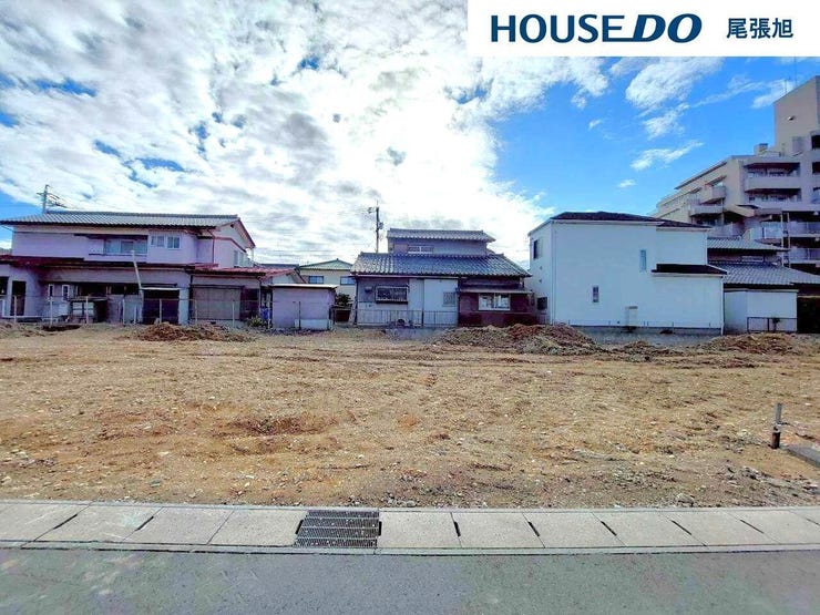 【小学校まで徒歩15分圏内】子どもも安心して通える距離感。少し歩くことで、健康的な生活習慣を身につけることができ、自然と体力も養われます。お迎えや急な用事があった時に便利な距離感で、安心して見守れます