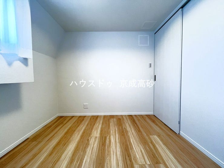 家族一人ひとりの大切なプライベート空間。趣味に合わせて使って頂けるようシンプルに仕上げてあります。暮らし心地を大きく左右する収納をしっかり確保した使い勝手のいいお部屋です。