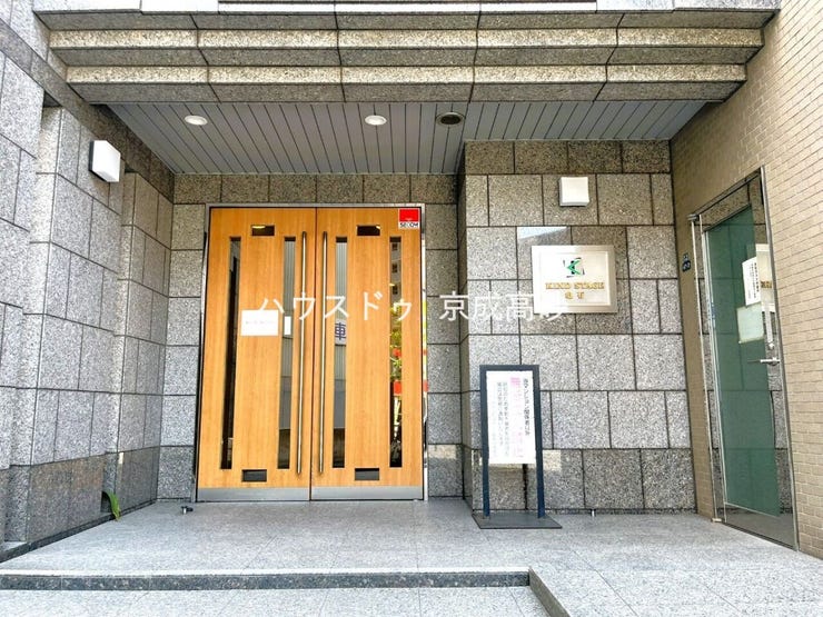 外と内をつなぐエントランスは管理が行き届き、居住者を優しく迎え入れてくれます。