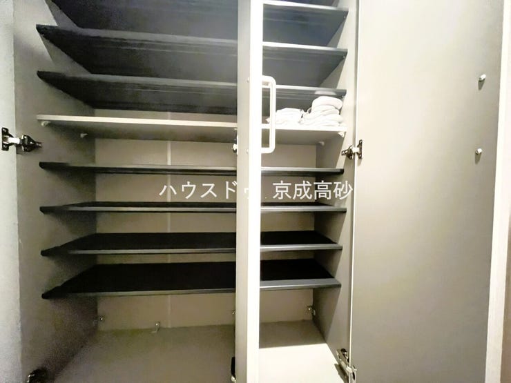大型の下駄箱収納でお気に入りの靴もたっぷり収納できますね!