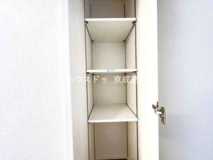 適材適所の収納付きです。