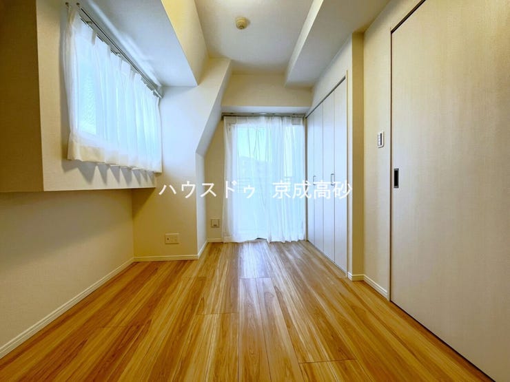 毎日の疲れを癒す主寝室。リラックスできる時間をお過ごしください。