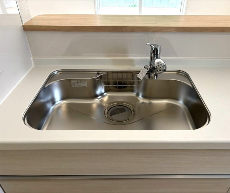 【浄水器付き水栓】
水道の蛇口に浄水機能が一体化されているため、ペットボトルの水を買わずに飲み水として使用することが出来ます!
水道水の不純物を除去し、安全で美味しい水を家庭で簡単に利用できます♪