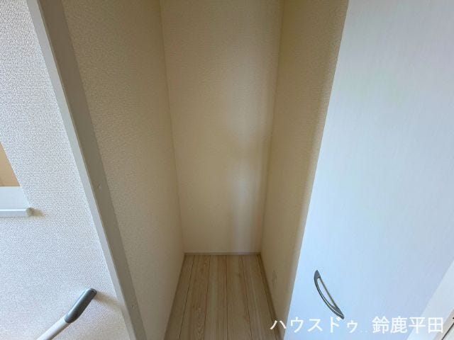 2階廊下収納