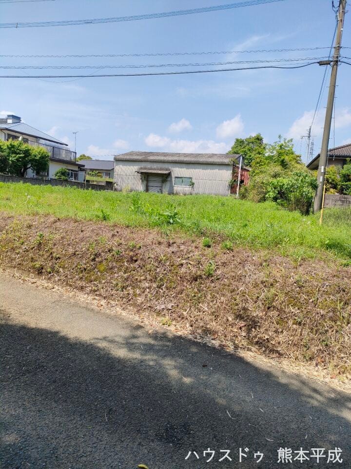 接道も充分な間口があります。