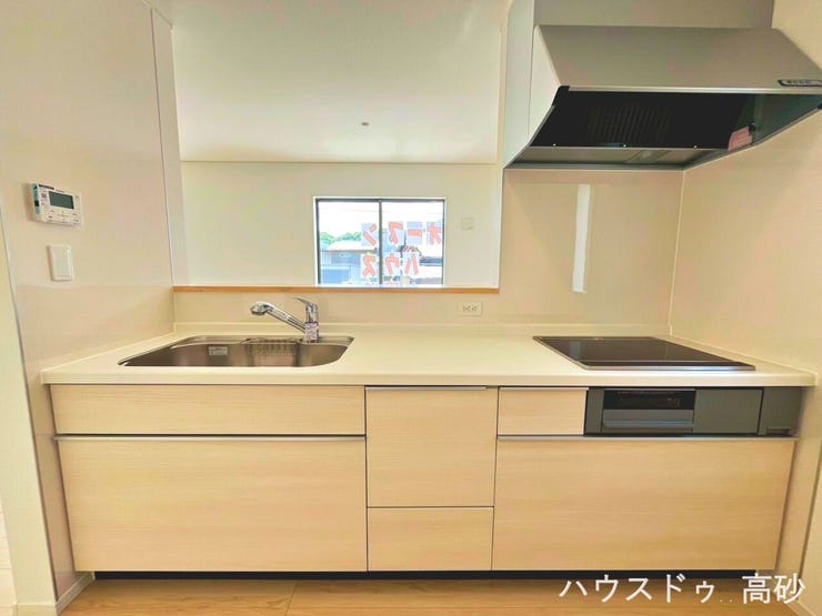 IHキッチンはお手入れが簡単で高火力で加熱が早く便利です!