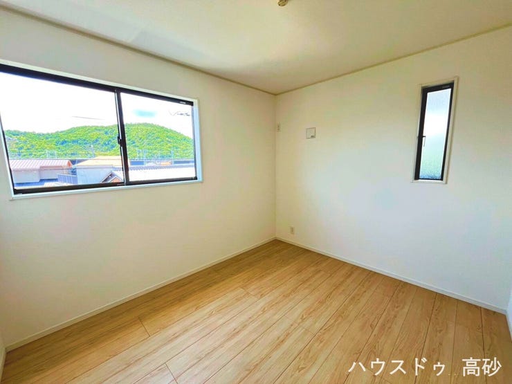 毎日をのびのび過ごせる、心地よい洋室です