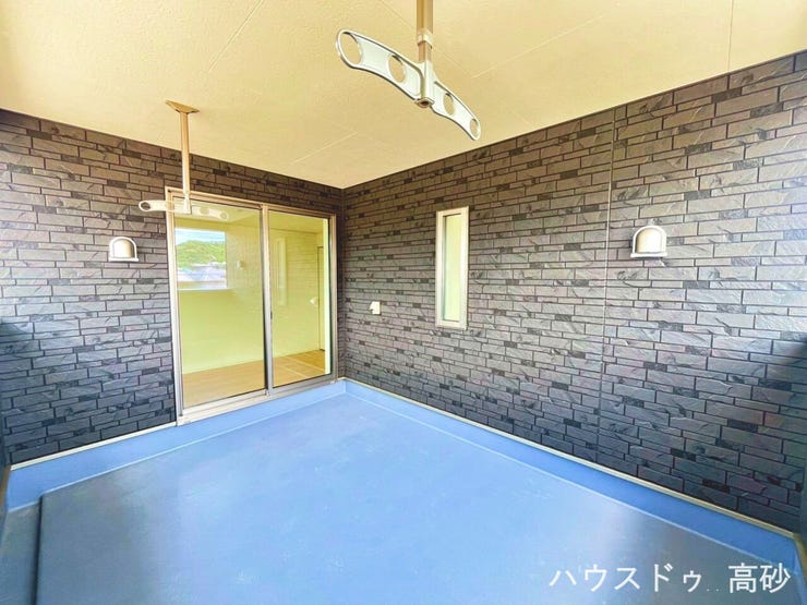 外の空気を吸ったり、植物を置いたり、おうちにいながら気軽に気分転換できちゃいます♪