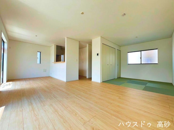 家事も休憩もお昼寝もリビングでできる畳コーナーのあるリビングです