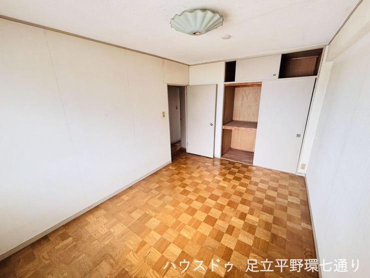 収納付きの洋室で、お部屋をすっきり保ちやすいのが魅力です。