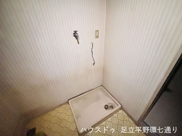 室内洗濯機置場があり、天候を気にせず洗濯作業ができます。