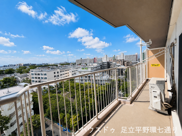 南向きバルコニーからたっぷり陽光が差し込み、明るく心地よい住空間を演出します。