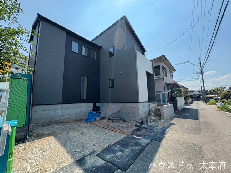 広い駐車スペースなので複数台所有のご家族や、来客用にも便利です。