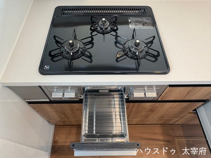 グリル付きで同時調理が可能◎「焼く・炒める・煮る・温める」を同時進行でき、料理の段取りがしやすいのが魅力です。品数が多い料理や作り置き調理も、余裕をもって対応できます。