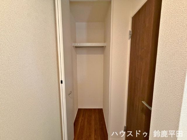 1階廊下収納