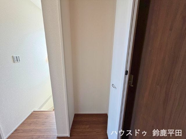 2階廊下収納