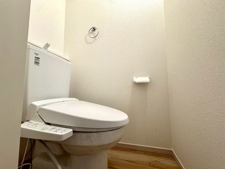 【Toilet】清潔感があり、落ち着いたデザインのトイレ。家族みんなが快適に使えます。