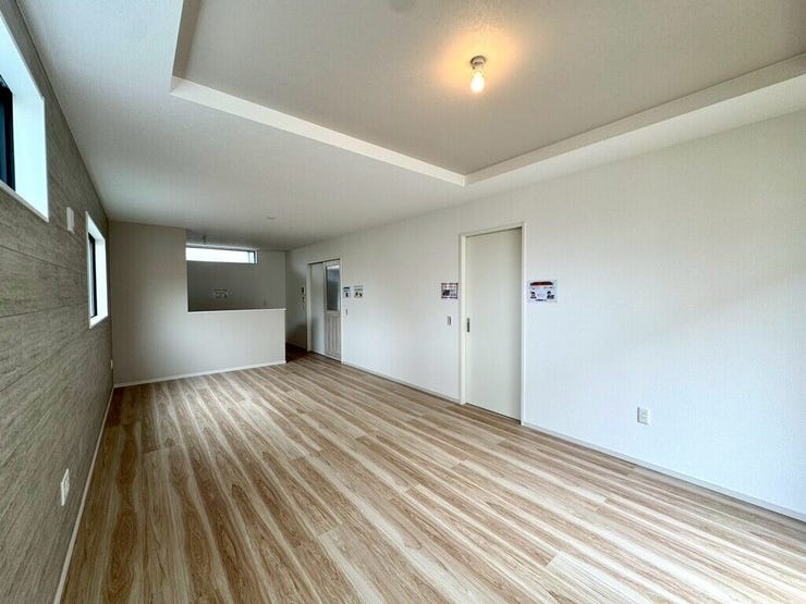 【Living】広さと明るさにこだわったリビング。家族とのコミュニケーションが弾む空間です。
