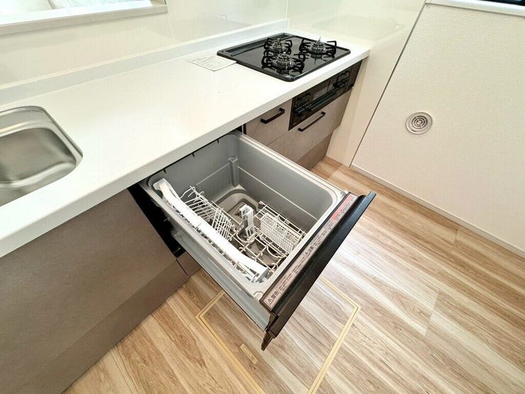 【kitchen】家事の時短に便利な食洗機付き。手洗い不要で毎日の負担を軽減します。