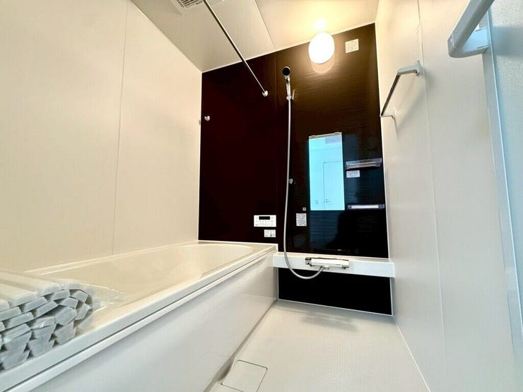 【Bathroom】お子様とのバスタイムにも十分な広さがあり、掃除も簡単にできます。