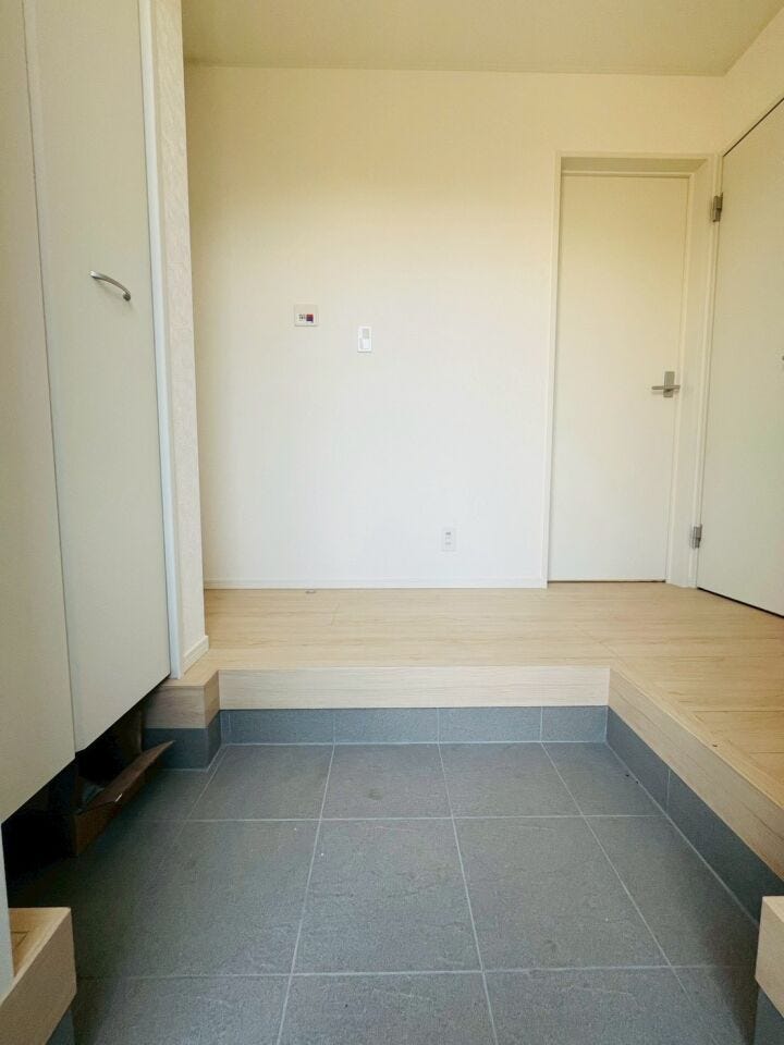 玄関からお部屋の中が見えにくい間取りになっており、来客時も安心です!