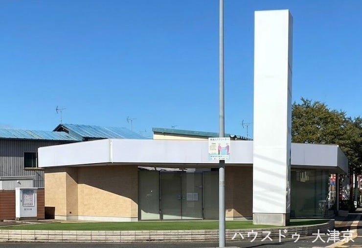 【外観】
交差点からの見通しが良く、シンボリックな看板タワーが遠方からの目印になります。※画像の一部を加工しております