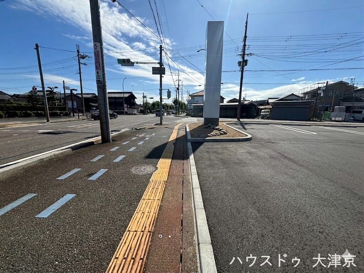 駐車台数を十分に確保。ロードサイド店舗の強みである、お車でのアクセスの良さを備えています。※画像の一部を加工しております