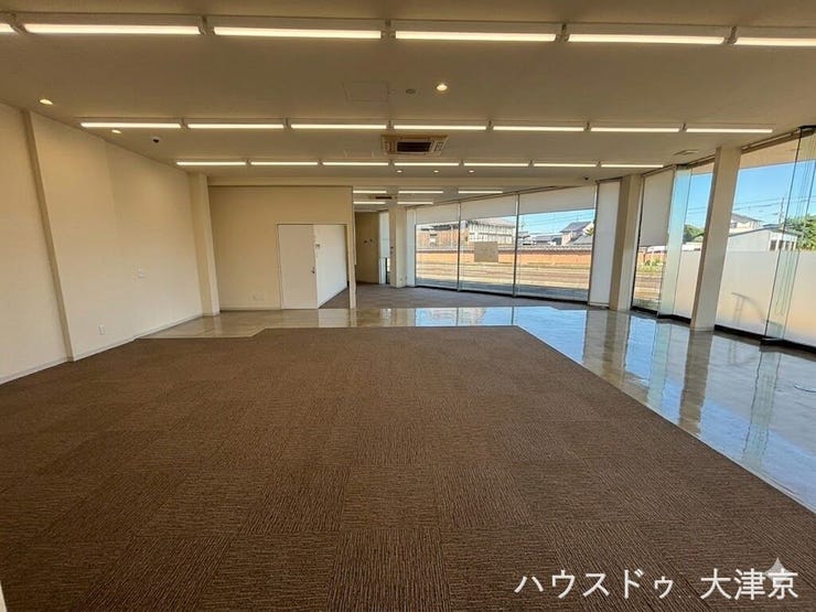 レイアウトの自由度が高い大空間。多彩なビジネスに対応
※画像の一部を加工しております