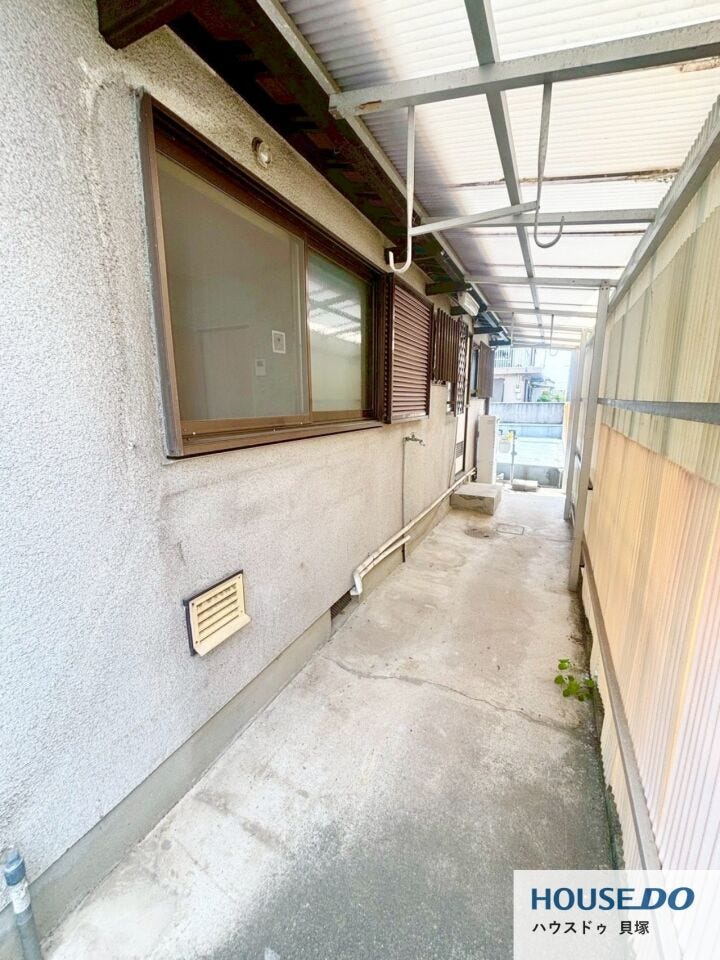 屋根付きの物干しスペースで、急な雨の日も安心です!