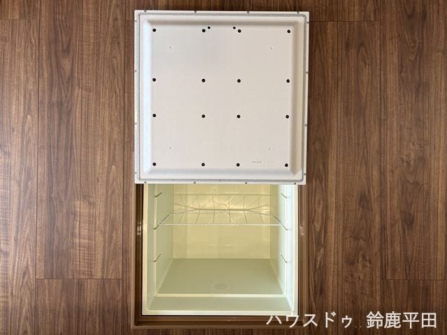 キッチンには床下収納を設置。食品のストックや非常食などを収納するのに便利です。