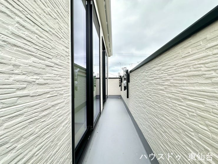 日当たり・風通しの良いバルコニーで、洗濯物が乾きやすいのが魅力です。