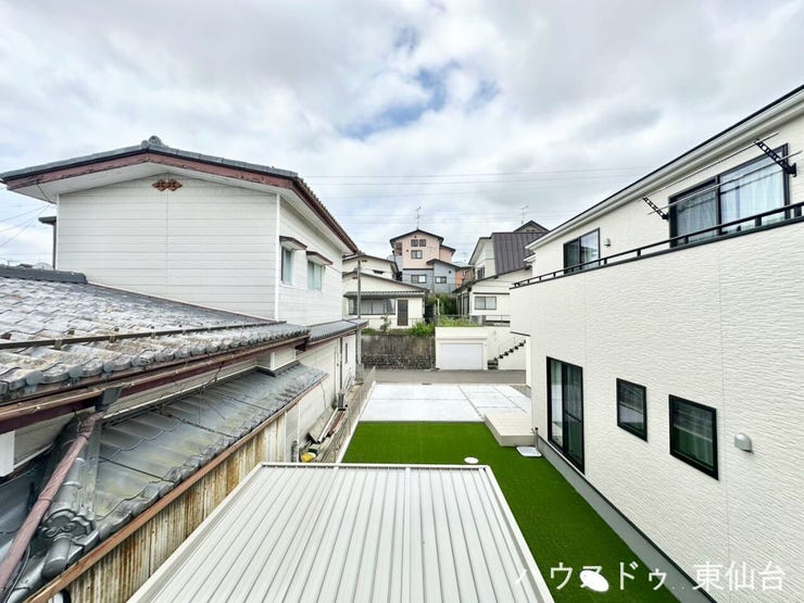 目の前は開けており、日当たりも期待できそうです。