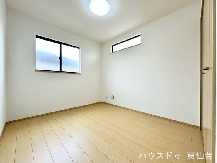 採光を確保した心地よい空間で集中しやすい環境。