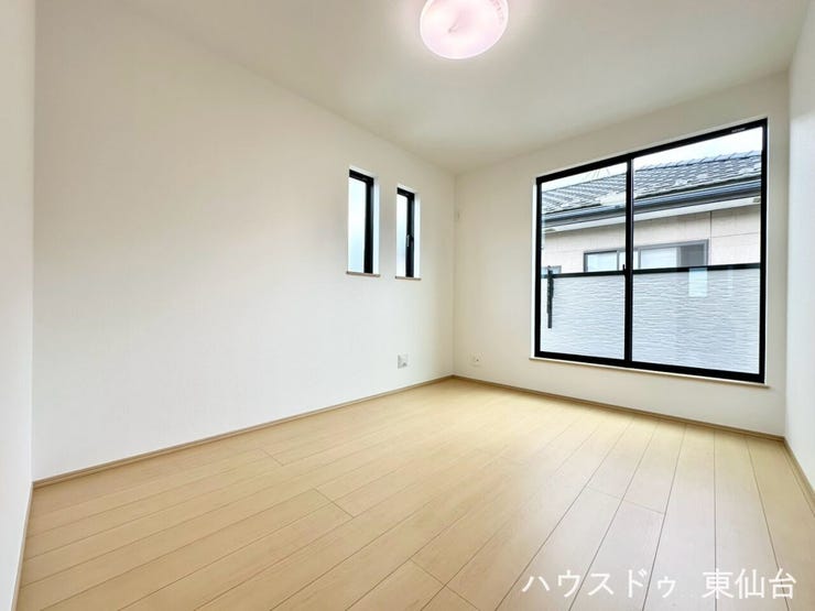 主寝室として使いやすい広さで、家具のレイアウトも自在。