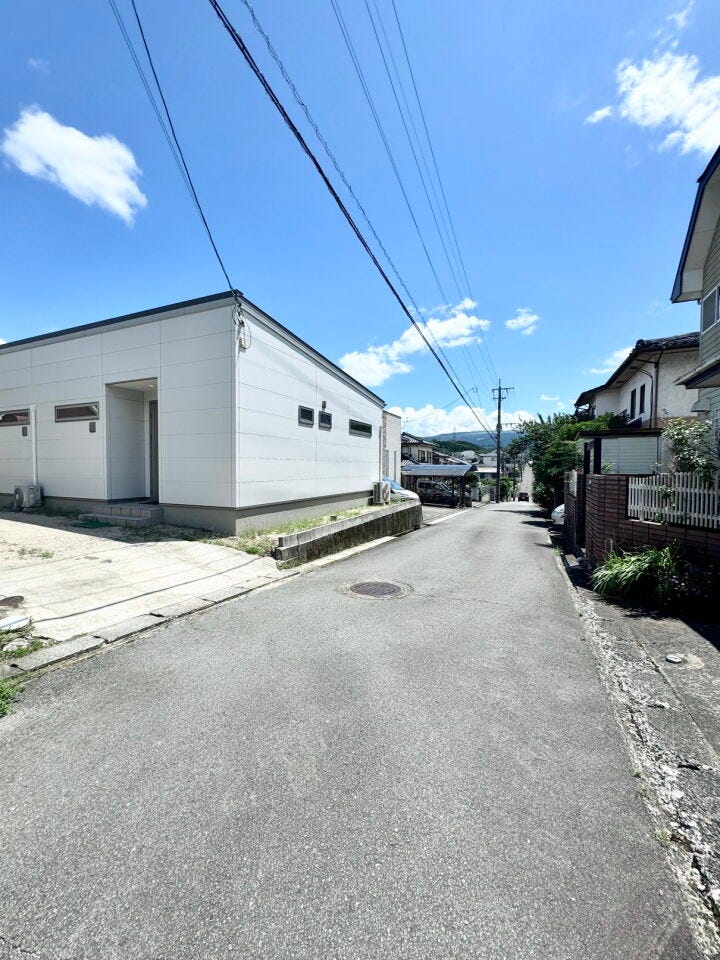 ■□■前面道路■□■
車の出し入れもスムーズな広いカースペース。毎日の買い物やお出かけも快適に