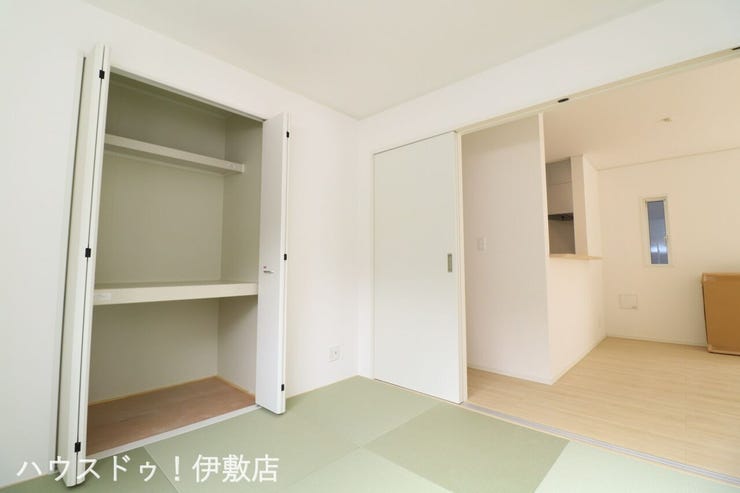 下伊敷２丁目 新築戸建 【和室4.5帖】
リビング隣接の和室で、子供の遊び場やお昼寝スペースなど使い勝手の良い和室