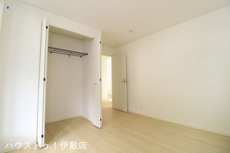 下伊敷２丁目 新築戸建 【洋室6帖】
クローゼット付でお部屋を広く使用できます。