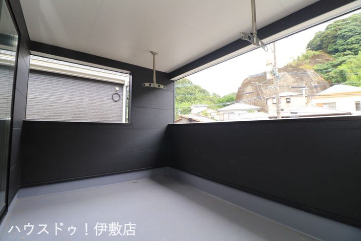 下伊敷２丁目 新築戸建 【バルコニー】
急な雨にも安心のインナーバルコニー
