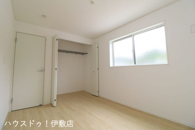 下伊敷２丁目 新築戸建 【洋室6帖】
白を基調とした室内で清潔感と開放感があります