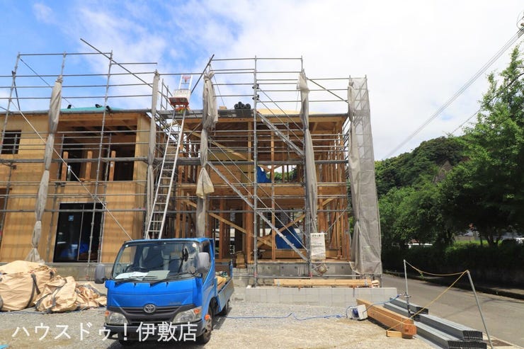 下伊敷２丁目 新築戸建 【外観写真】
棟が上がりました。完成後には見れない建物内部のご見学も可能です
令和8年6月3日撮影