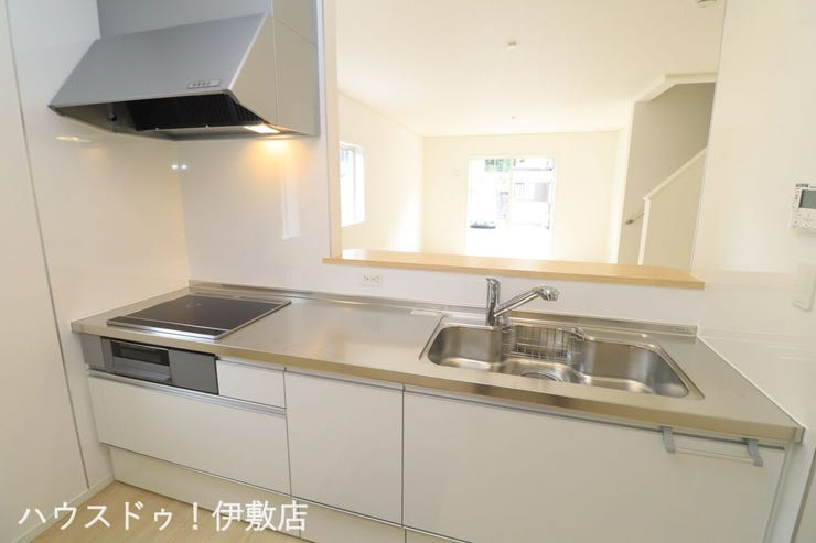 下伊敷２丁目 新築戸建 【キッチン】
カウンターキッチンで家族の笑顔を見ながら調理できます