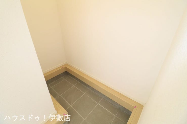 下伊敷２丁目 新築戸建 【シューズクローク】
ベビーカーや趣味のものなどを収納できる便利なシューズクローク付