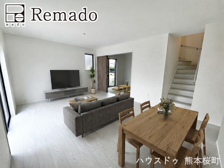 ■家族の笑顔が集う中心地■お気に入りの家具を迎え、窓からは心地の良い光が差し込みます。※CGで家具を配置しています。
