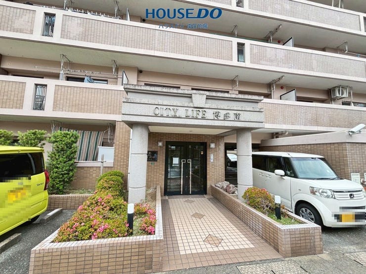 エントランスには段差がないので、買い物カートや車いすでも移動がスムーズです。