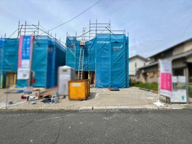 建物前面が並列で3台停められる駐車場になります
(2026年5月24日 撮影)